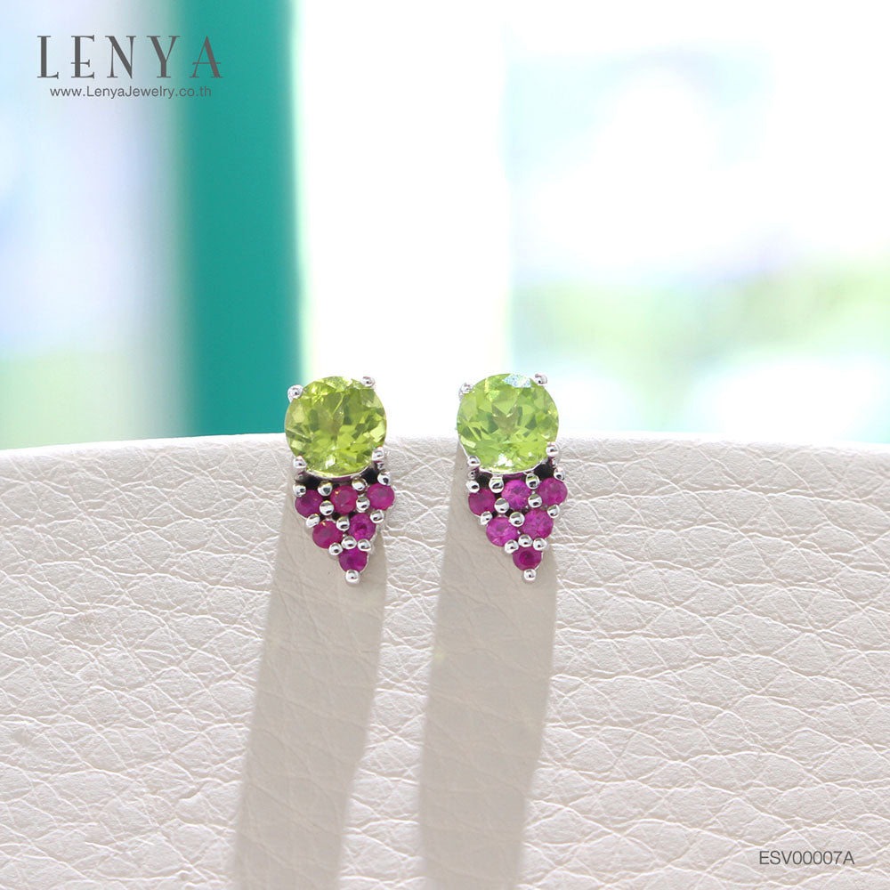 LENYA ต่างหูเพอริดอท ตัดสีด้วยทับทิม ตัวเรือนเงินแท้ 925 ชุบทองคำขาว ดีไซน์เรียบหรู สำหรับผู้หญิงวัยทำงาน