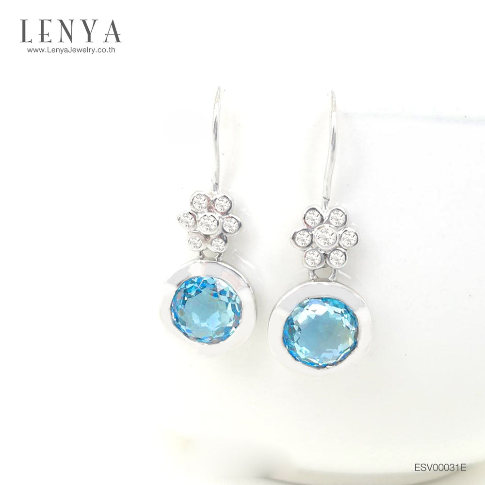 LENYA ต่างหูเงินแท้ 925 ชุบโรเดียม ดีไซน์เก๋ ตุ้งติ้งสไตล์ผู้หญิงทันสมัย ประดับด้วย White Topaz และ Blue Topaz ช่วยเสริมสมดุลทางอารมณ์ ช่วยในการควบคุมสติ แม้ในสถานการณ์ขับขัน