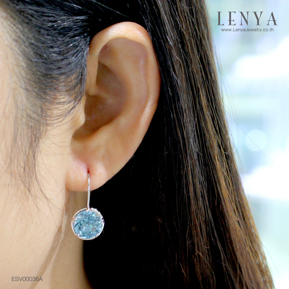 LENYA ต่างหูพลอยบลู โทปาซ (Blue Topaz) สีฟ้าเสริมดวงเรื่องหน้าที่การงาน มีผู้สนับสนุนอุปถัมภ์ค่อยให้การช่วยเหลือ  ตัวเรือนเงินแท้ชุบทองคำขาว