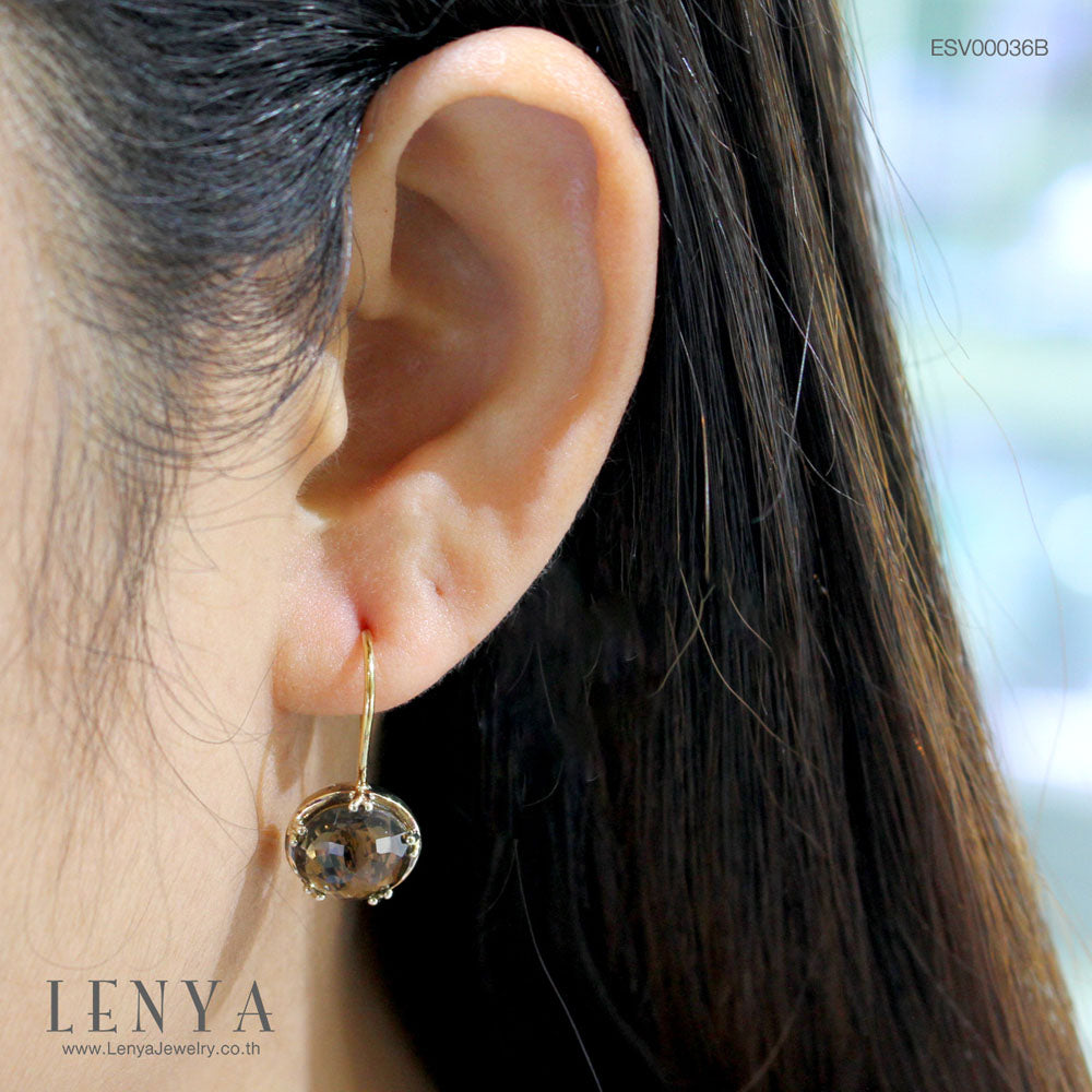 LENYA ต่างหูพลอยสโมคกี้ควอร์ซ (Smoky Quartz) สีน้ำตาล เสริมอำนาจบารมี  ช่วยกระตุ้นพลังความกระตือรือร้นในการทำงาน ให้งานบรรลุความสำเร็จ ตัวเรือนเงินแท้ชุบทองคำ