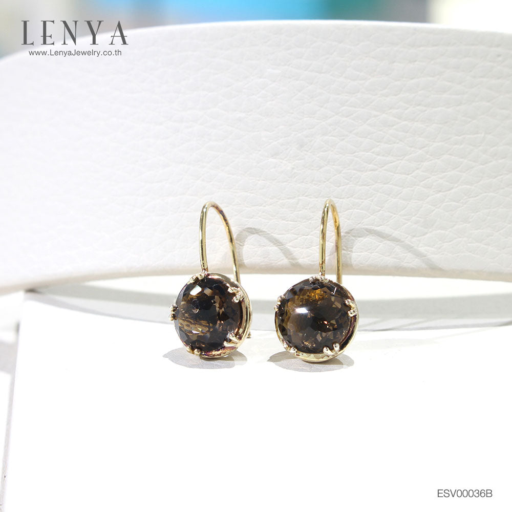 LENYA ต่างหูพลอยสโมคกี้ควอร์ซ (Smoky Quartz) สีน้ำตาล เสริมอำนาจบารมี  ช่วยกระตุ้นพลังความกระตือรือร้นในการทำงาน ให้งานบรรลุความสำเร็จ ตัวเรือนเงินแท้ชุบทองคำ