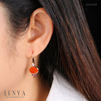 LENYA ต่างหูประดับคาเนเลี่ยน(Carnelian) เป็นหินแห่งคำอวยพรให้พบเจอแต่ความสุข ความเจริญก้าวในชีวิต เสริมบารมี  และเม็ดเล็ก อะเมทิสต์ แซฟไฟซ์สีส้ม และซิทริน ตัวเรือนเงินแท้ชุบทอง