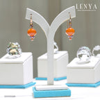 LENYA ต่างหูประดับคาเนเลี่ยน(Carnelian) เป็นหินแห่งคำอวยพรให้พบเจอแต่ความสุข ความเจริญก้าวในชีวิต เสริมบารมี  และเม็ดเล็ก อะเมทิสต์ แซฟไฟซ์สีส้ม และซิทริน ตัวเรือนเงินแท้ชุบทอง