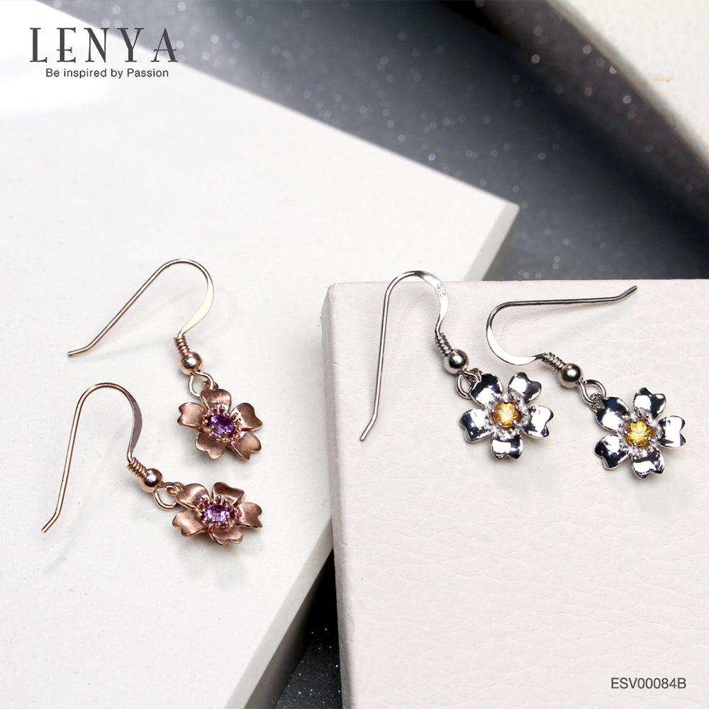 LENYA ต่างหูพลอยแซฟไฟส์สีส้ม(Orange Sapphire) ดีไซน์สุดหวาน ด้วยดอกไม้สำหรับต้อนรับหน้าร้อนนี้ บนตัวเรือนเงินแท้ชุบทองคำขาวแท้