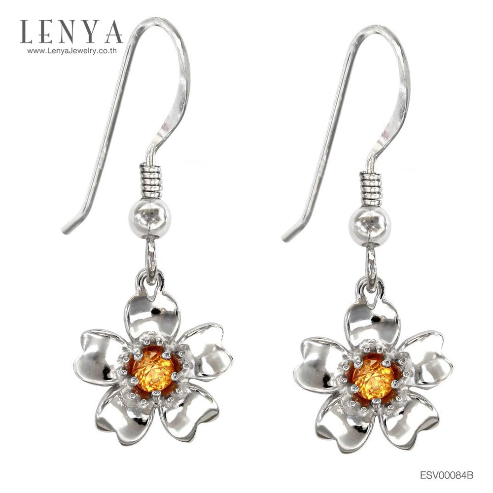 LENYA ต่างหูพลอยแซฟไฟส์สีส้ม(Orange Sapphire) ดีไซน์สุดหวาน ด้วยดอกไม้สำหรับต้อนรับหน้าร้อนนี้ บนตัวเรือนเงินแท้ชุบทองคำขาวแท้