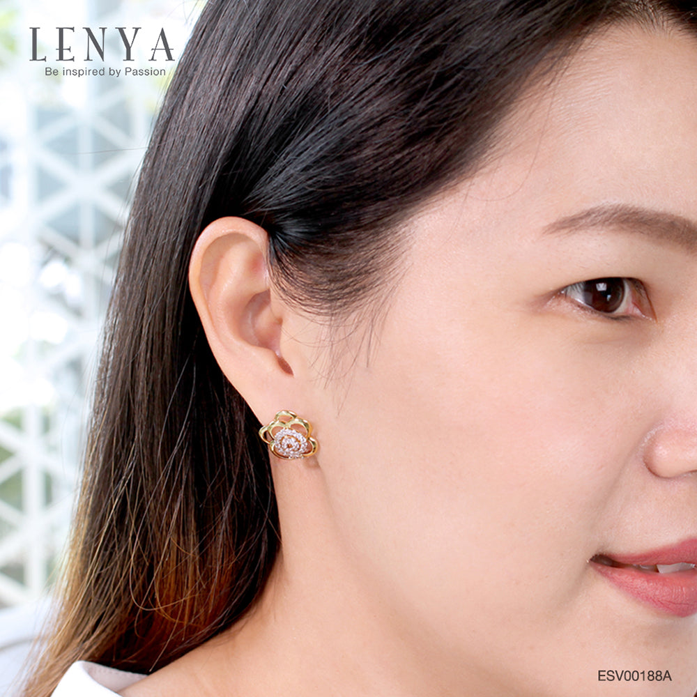 LENYA ต่างหูดอกไม้ ตัวเรือนเงินแท้ 925 ชุบทองคำ ประดับด้วย คิวบิกเซอร์โคเนีย (Cubic Zirconia) สีขาวสวยงาม