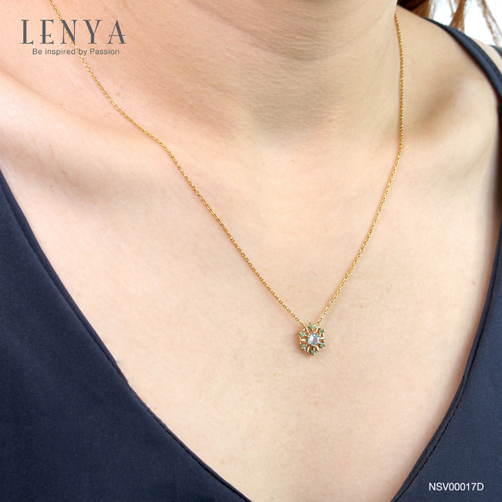 LENYA สร้อยคอเงินแท้ 925 ชุปทองคำ18 เค รัศมีอันโดดเด่นประดับด้วยพลอยสีฟ้า บลูโทปาซ (Blue Topaz) ล้อมรอบด้วยพลอยสีเขียว ซาโวไรต์( Tsavorite) ดีไซต์เรียบหรู ดูน่ารัก กับสไตล์เกาหลีญี่ปุ่น