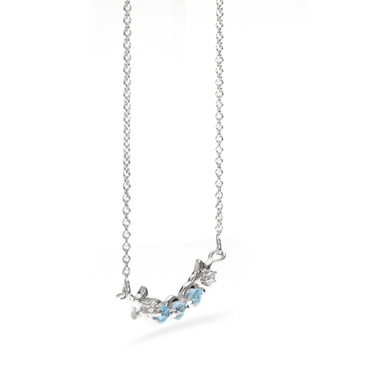 LENYA สร้อยคอเงินแท้ 925 ประดับพลอยสีฟ้า บลูโทแพซ (Blue Topaz ) และสีขาว ไวท์โทแพซ ( White Topaz) ชุบทองขาวดีไซน์สุดเก๋ ในลุคสาวหวานน่ารัก เพิ่มเสน่ห์ดึงดูดในตัวคุณ