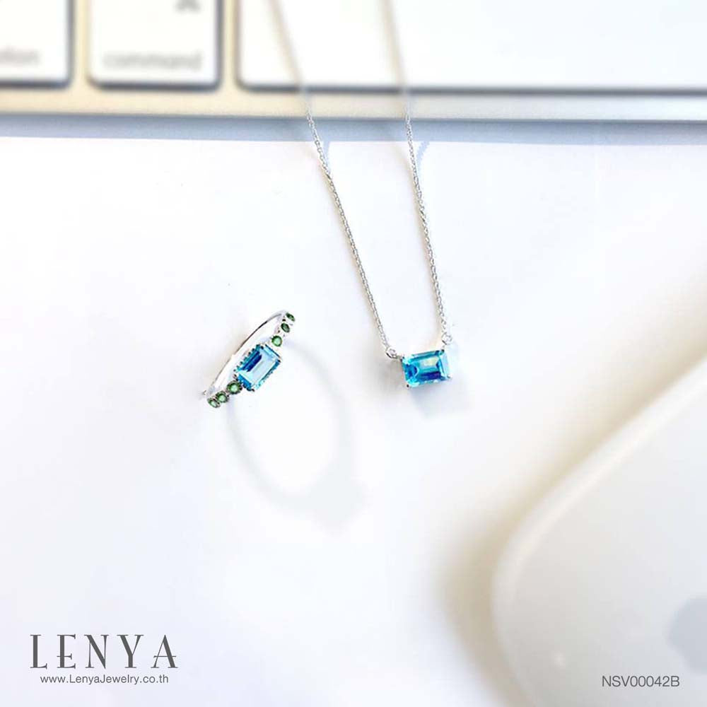 LENYA สร้อยคอเงินแท้ 925 ประดับอัญมณีสีฟ้าใส (Blue Topaz) ดีไซน์สี่เหลี่ยมผืนผ้า ขนาดเหมาะเจาะ ช่วยขับให้ลำคอดูเรียวยาว สง่างามดั่งพญาหงส์ผู้งดงาม