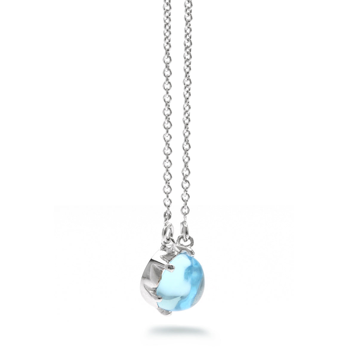 LENYA สร้อยคอประดับด้วยพลอยสีฟ้าบลูโทแพซ (Blue Topaz) สว่าง สดใส เรียบๆดูโดดเด่น ตัวเรือนเงินแท้ 925 ชุปทองคำขาว (Rhodium)