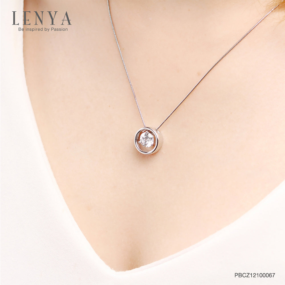 LENYA จี้ CZ DiamondLike เสริมลุคใส่สบายทุกวัน ขนาด 6.5 มิล ตัวเรือนทองเหลือง ชุบทองคำขาว