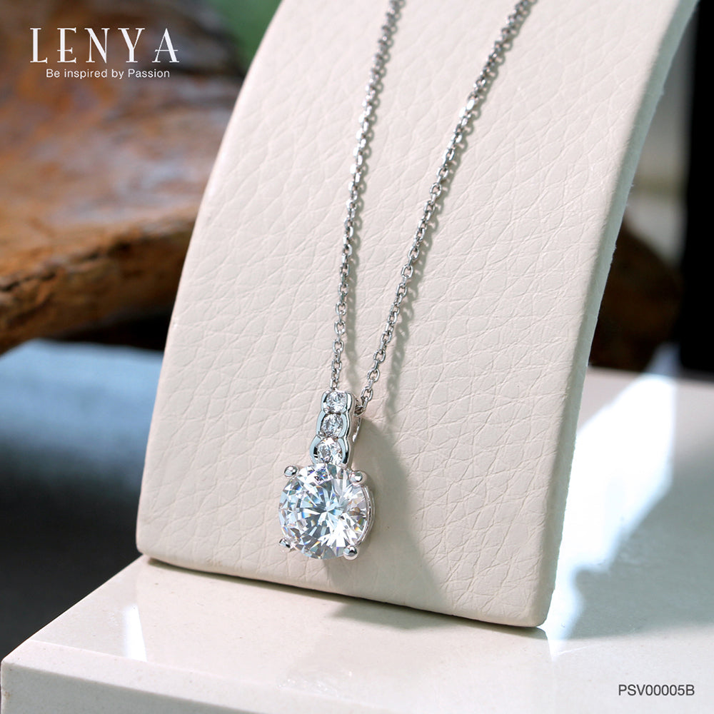 LENYA จี้ CZ จาก Swarovski เสริมลุคเรียบหรูโดดเด่น ขนาด 8 มิล ตัวเรือนเงินแท้925 ชุบทองคำขาว