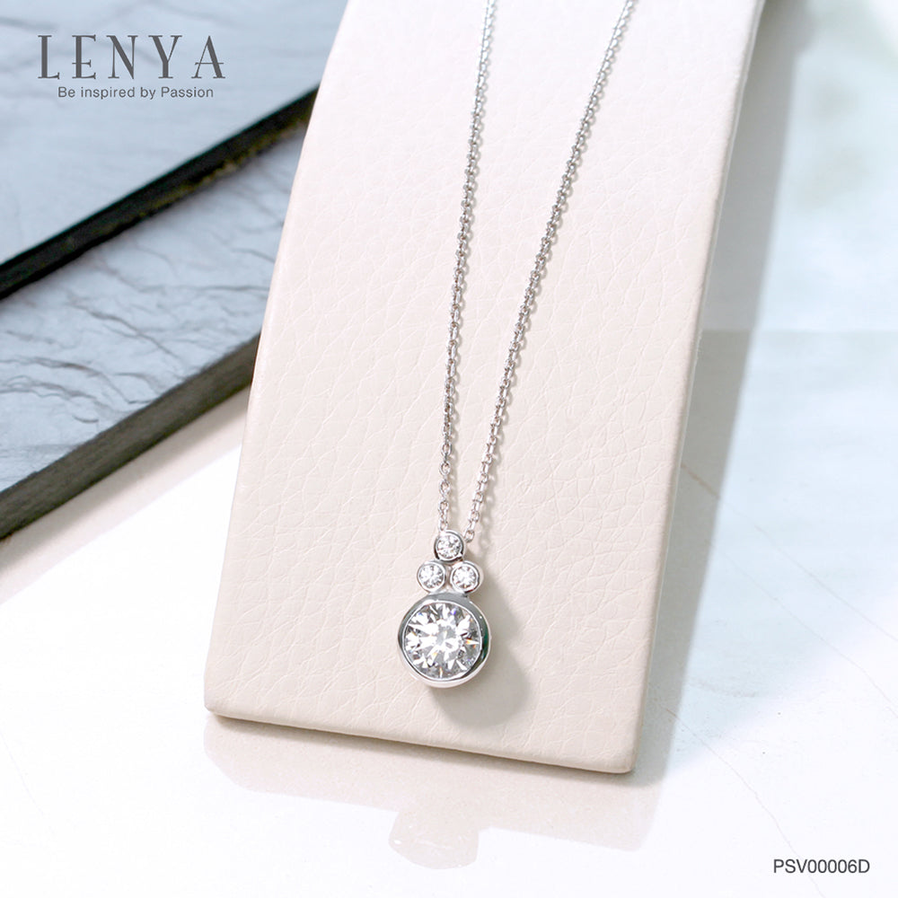 LENYA จี้ CZ จาก Swarovski เสริมลุคเรียบหรู ขนาด 6.50 มิล ตัวเรือนเงินแท้925 ชุบทองคำขาว