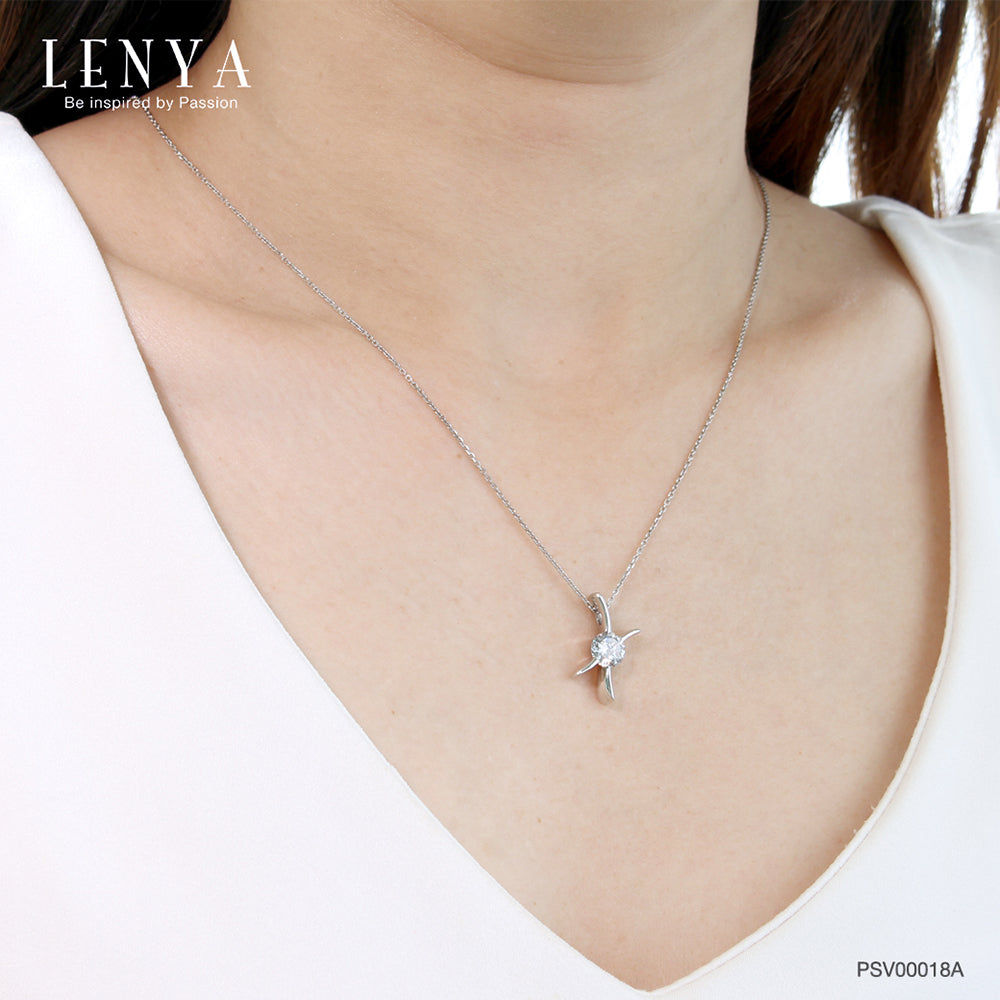 LENYA จี้เพชร DiamondLike 1 กะรัต ดีไซน์รูปตัว X เอกลักษณ์ที่ไม่ซ้ำใคร ตัวเรือนเงินแท้ชุบทองคำขาว