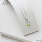 LENYA จี้ Zodiac พลอยเพอริดอท ราศีสิงห์เสริมโชคลาภ ความรักชีวิตมั่นคง ตัวเรือนเงิน925 ชุบทองคำขาว