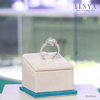 LENYA แหวนเงินแท้ ประดับด้วย Diamondlike สี่เหลี่ยม เรียบหรู เสริมบุคลิกเพิ่มความมั่นใจ ตัวเรือนเงินแท้ 925 ชุบทองขาว