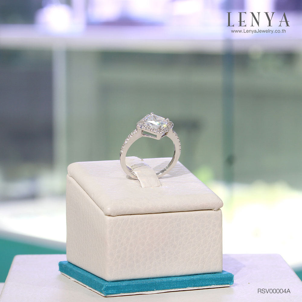 LENYA แหวนเงินแท้ ประดับด้วย Diamondlike สี่เหลี่ยม เรียบหรู เสริมบุคลิกเพิ่มความมั่นใจ ตัวเรือนเงินแท้ 925 ชุบทองขาว