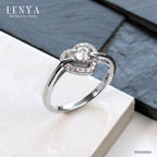 LENYA แหวนเพชร DiamondLike ดีไซน์รูปหัวใจล้อมเพชรเม็ดหลัก พร้อมชูเพชรเม็ดกลางให้โดดเด่นขึ้น ตัวเรือนเงินแท้ชุบทองคำขาว
