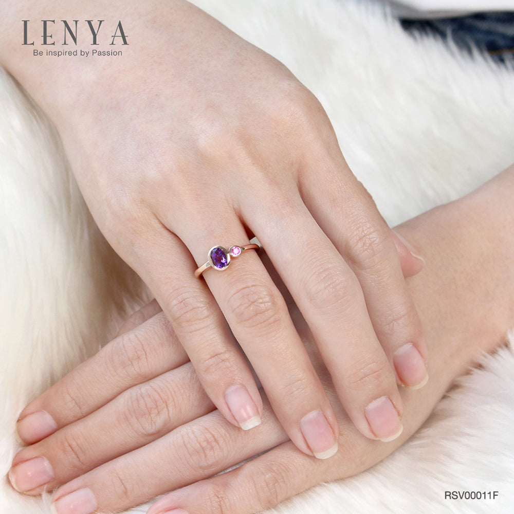LENYA แหวนดีไซน์น่ารักเรียบหรู ประดับพลอยอะเมทิสต์ (Amethyst) และทับทิม (Ruby) ตัวเรือนเงินแท้ชุบสีพิ้งค์โกลด์ (Pink Gold)