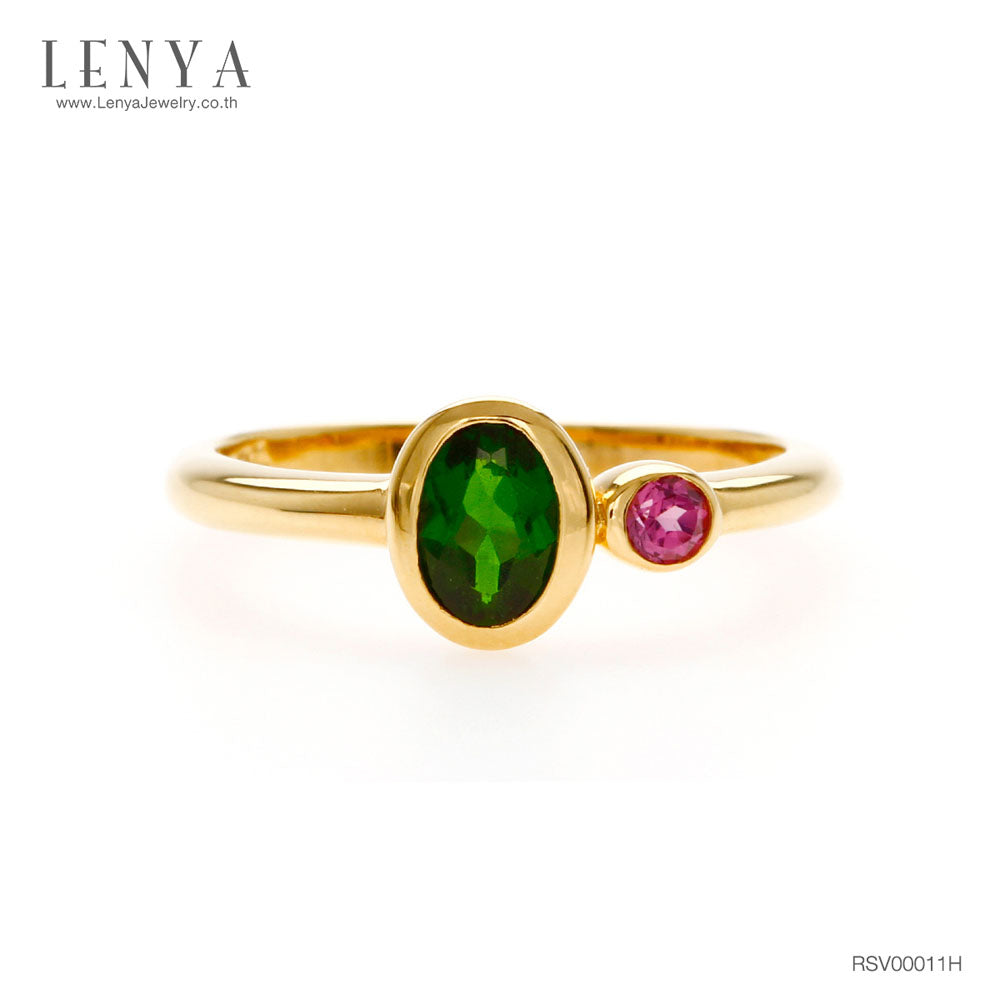 LENYA แหวนดีไซน์น่ารักเรียบหรู ประดับพลอยโครมไดออฟไซด์ (Chrome Diopside) และพลอยโรโดไลท์ (Rhodolite) ตัวเรือนเงินแท้ชุบทองคำ