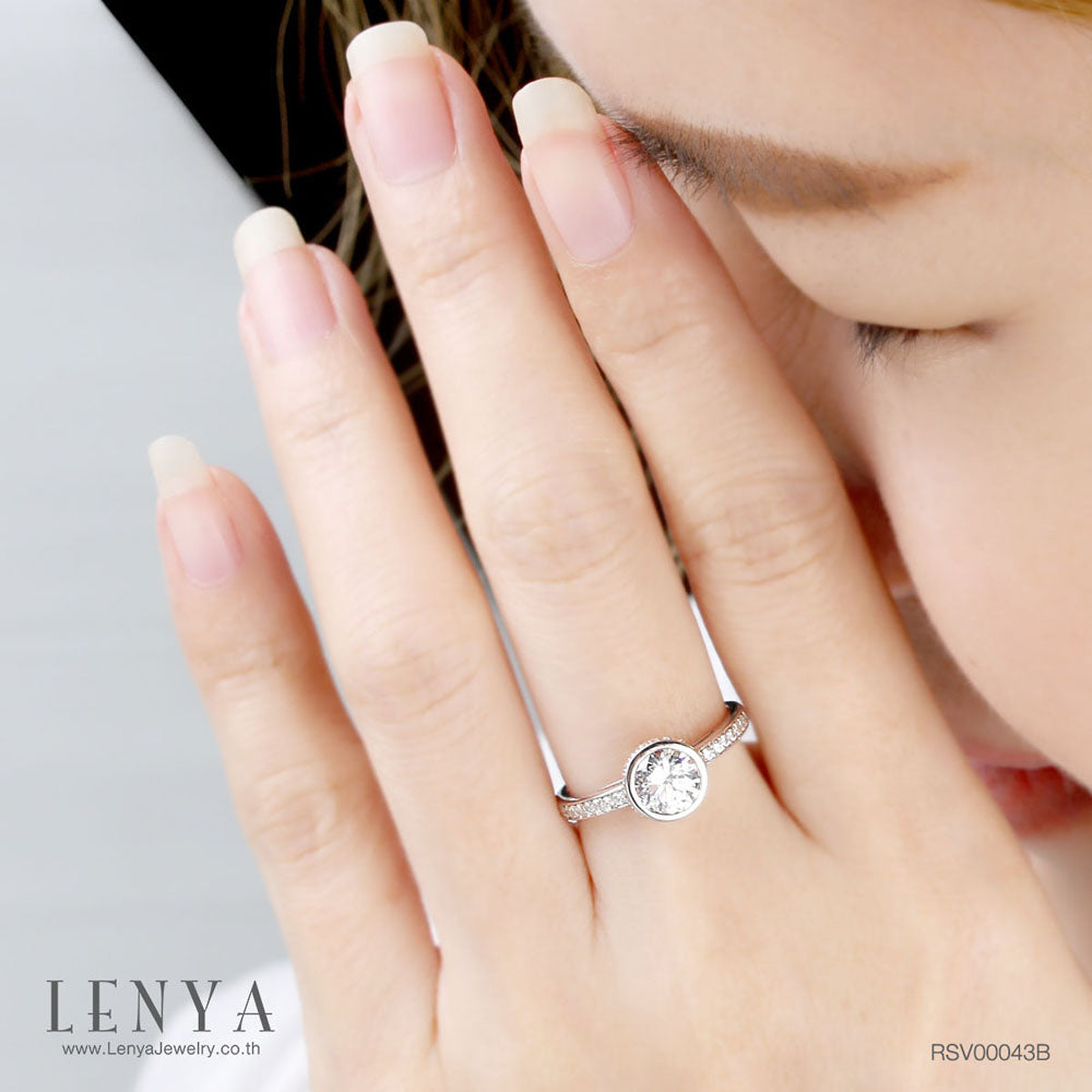 LENYA แหวน  ETERNAL ประดับด้วย SWAROVSKI ZIRCONIA รูปทรงกลม ดีไซน์เรียบหรูเป็นเอกลักษณ์ ตัวเรือนเงินแท้ชุบทองคำขาว