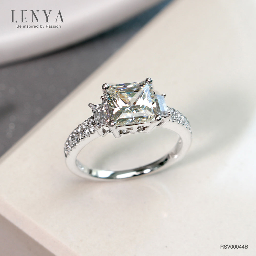 LENYA แหวนเพชร DiamondLike ทรง Princess Cut เลิศหรูสีแฟชั่น Yellow Light ประดับด้วย Cubic Zirconia มากถึง 30 เม็ด ตัวเรือนทำจากเงินแท้ 925 ชุบทองคำขาวเพิ่มมิติความสว่าง