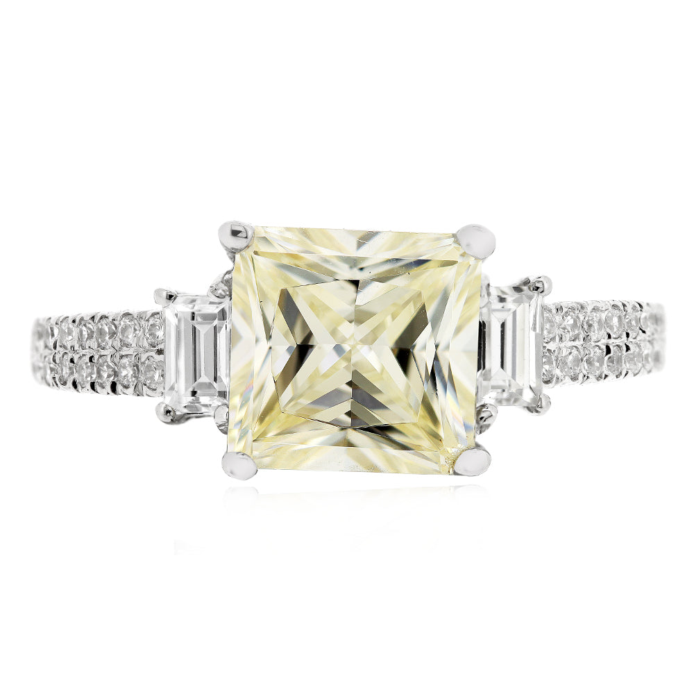 LENYA แหวนเพชร DiamondLike ทรง Princess Cut เลิศหรูสีแฟชั่น Yellow Light ประดับด้วย Cubic Zirconia มากถึง 30 เม็ด ตัวเรือนทำจากเงินแท้ 925 ชุบทองคำขาวเพิ่มมิติความสว่าง