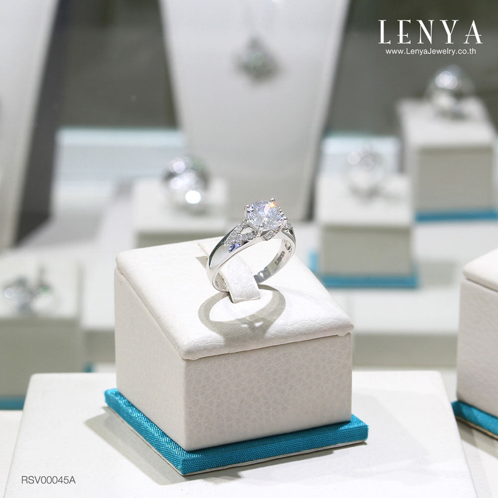 LENYA แหวน CZ Diamondlike เสริมบุคลิกและความมั่นใจ ขนาด 1.2 มิล ตัวเรือนเงินแท้925 ชุบทองคำขาว