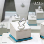 LENYA แหวน CZ Diamondlike เสริมบุคลิกและความมั่นใจ ขนาด 1.2 มิล ตัวเรือนเงินแท้925 ชุบทองคำขาว