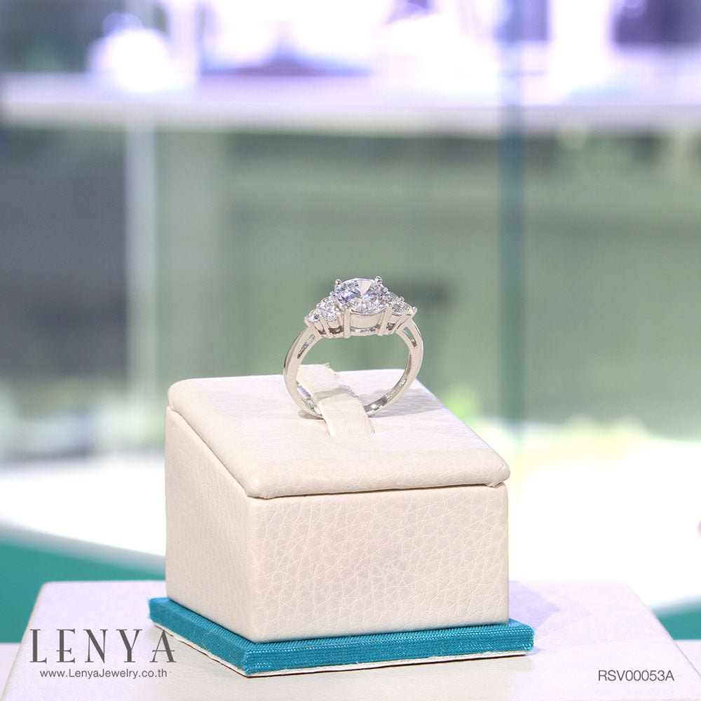 LENYA แหวนเพชร DiamondLike เพชรเม็ดใหญ่ขนาด 2 กะรัต ดีไซน์มีระดับ หรูหราอลังการ เข้ากันกับทุกสไตล์การแต่งตัว