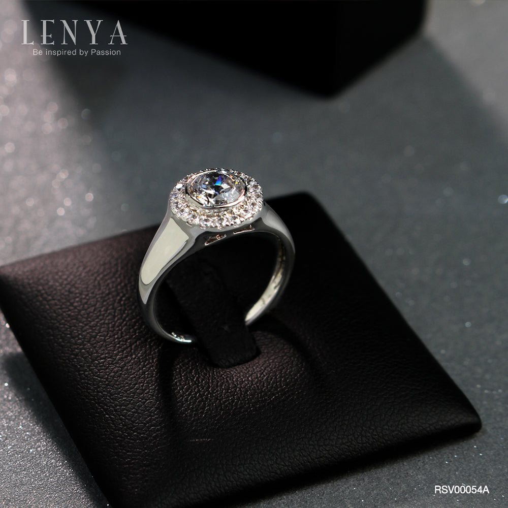 LENYA แหวนเพชร DiamondLike เพชร 1 กะรัต รายล้อมด้วยเพชรเม็ดเล็กจำนวนมาก เรียบหรูในแบบคลาสสิคสไตล์