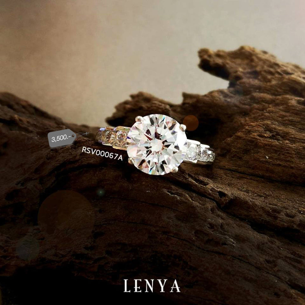 LENYA แหวนดีไซน์เรียบหรู หัวแหวนประดับเพชร DiamondLike ตัวเรือนเงินแท้ชุบทองคำขาว