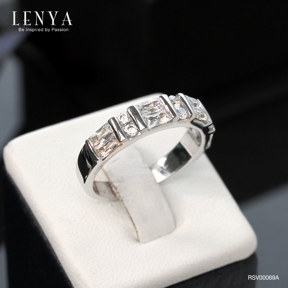 LENYA แหวนเพชร DiamondLike หรูสุด สะดุดตา ด้วยสไตล์ เพชรทรง Baguette สลับทรงกลม ตัวเงินทำจากเงินแท้ 925 ชุบทองคำขาว ใส่ได้ทั้งหญิงและชาย