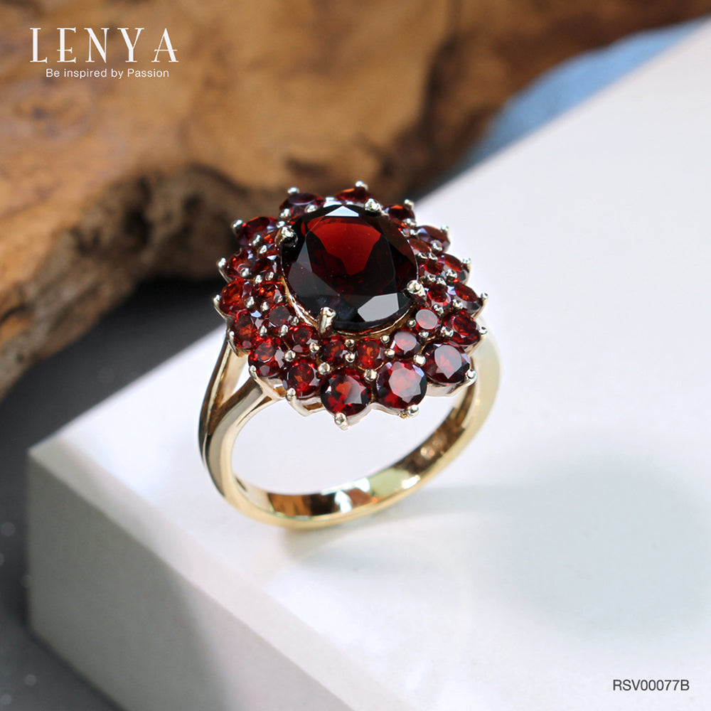 LENYA แหวนพลอยโกเมนหรือการ์เนต (Garnet) ดีไซน์หรูคลาสสิค ประดับด้วยพลอยสีแดงจำนวน 33 เม็ด ตัวเรือนเงินแท้ชุบทอง