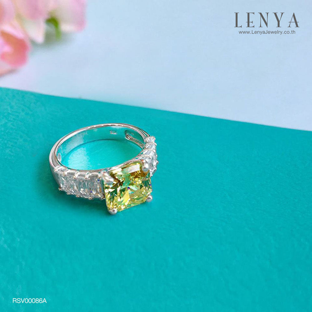 LENYA แหวนเพชร DiamondLike สีเหลือง รูปทรงสี่เหลี่ยม เสริมบ่าข้างด้วย เพชร DiamondLike ทรงบาเก็ตต์ สวยเก๋เด่นเป็นสง่า บนตัวเรือนเงินแท้ชุบทองคำขาว