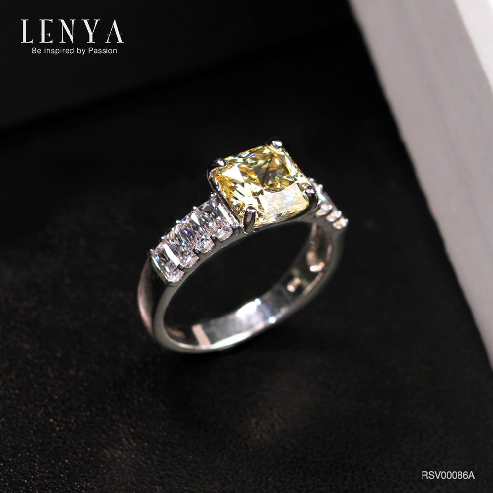 LENYA แหวนเพชร DiamondLike สีเหลือง รูปทรงสี่เหลี่ยม เสริมบ่าข้างด้วย เพชร DiamondLike ทรงบาเก็ตต์ สวยเก๋เด่นเป็นสง่า บนตัวเรือนเงินแท้ชุบทองคำขาว
