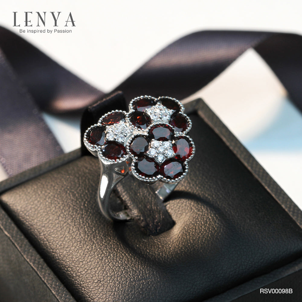 LENYA แหวนพลอยโกเมน(Garnet) ดีไซน์สุดแสนน่ารัก ด้วยดอกไม้ซ้อนกันถึง 3 ดอก บนตัวเรือนเงินแท้ชุบทองคำขาว