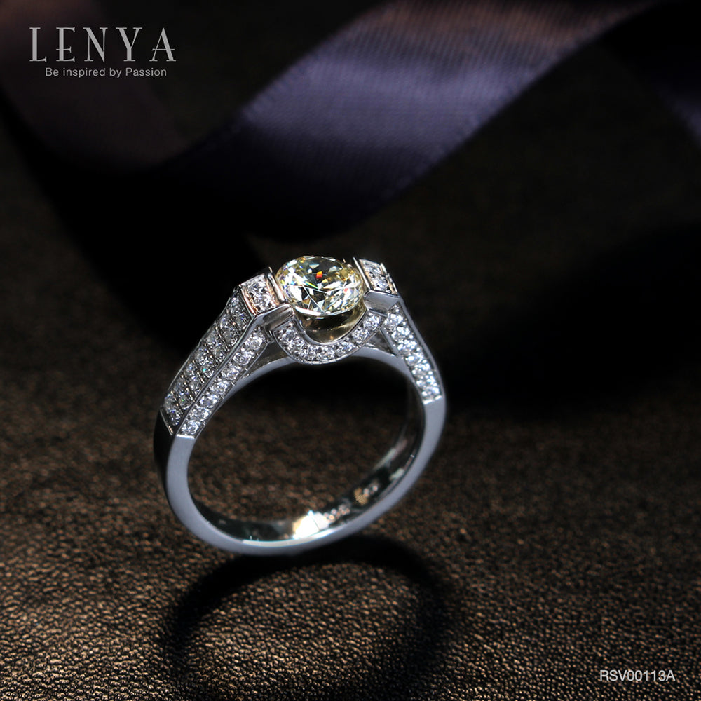 LENYA แหวนเพชร DiamondLike สีเหลือง ทรงกลม ดีไซน์สุดหรูหรา โชว์ตัวพชรด้านข้าง ตัวเรือนเงินแท้ชุบทองคำขาว