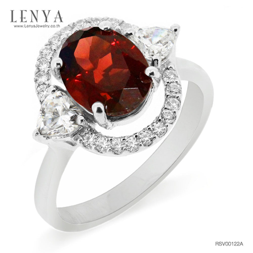 LENYA แหวนโกเมน (Garnet)  สีแดงแก่ก่ำ ช่วยปกป้องคุ้มครอง และช่วยให้สมปรารถนาในเรื่องหน้าที่การงาน การเงินและเรื่องความรัก ล้อมรอบด้วยคิวบิคเซอร์โคเนีย 22 เม็ด บนตัวเรือนเงินแท้ 925 ชุบทองคำขาว