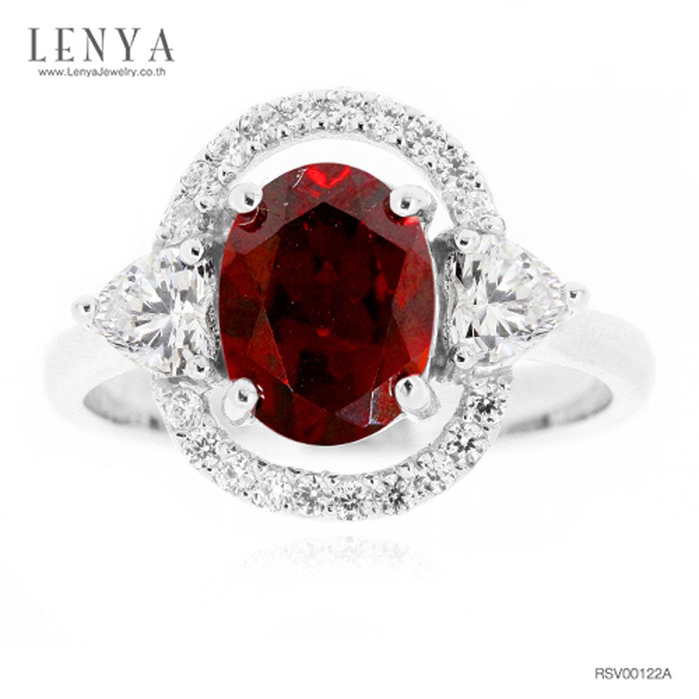 LENYA แหวนโกเมน (Garnet)  สีแดงแก่ก่ำ ช่วยปกป้องคุ้มครอง และช่วยให้สมปรารถนาในเรื่องหน้าที่การงาน การเงินและเรื่องความรัก ล้อมรอบด้วยคิวบิคเซอร์โคเนีย 22 เม็ด บนตัวเรือนเงินแท้ 925 ชุบทองคำขาว