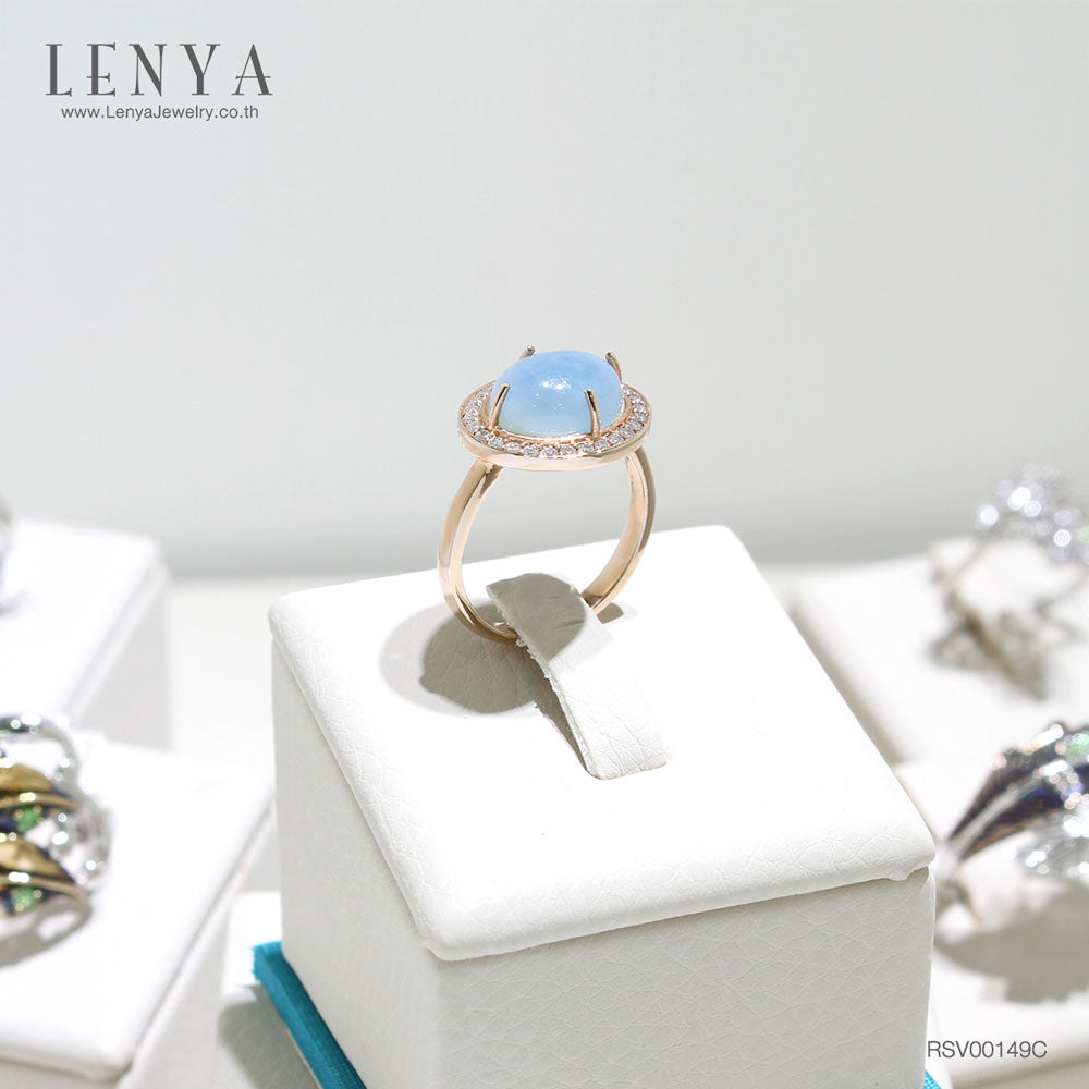 LENYA แหวนอะความารีน(Aquamarine)ช่วยปกป้องคุ้มครองในเรื่องการเดินทาง เพิ่มเสน่ห์เรื่องการพูดคุยเจรจาต่อรอง ให้บรรลุเป้าหมายและประสบผลสำเร็จ ล้อมด้วยเพชร DiamondLike ตัวเรือนเงินแท้ชุบสีพิงค์โกลด์(Pink Gold)