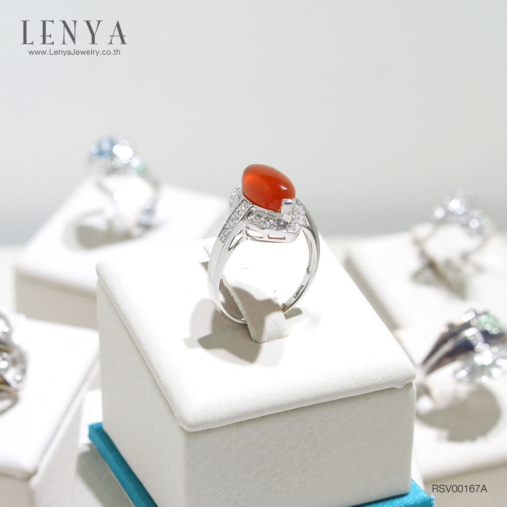LENYA แหวนเงินแท้ 925 ดีไซน์สุดเก๋ ประดับหินสีส้มคาร์เนเลียน (Carnelian )เป็นหินแห่งคำอวยพรให้พบเจอแต่ความสุข ความเจริญก้าวในชีวิต เสริมบารมีและเปล่งประกายระยิบระยับด้วยคิวบิกเซอร์โคเนีย ตัวเรือนชุบทองคำขาว
