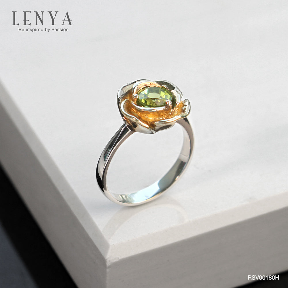 LENYA แหวนดอกกุหลาบ ประดับเพอริดอท ตัวเรือนเงินแท้ชุบทองคำขาวและทอง 18K ที่กลีบกุหลาบ เพิ่มความโดดเด่นไม่ซ้ำใคร