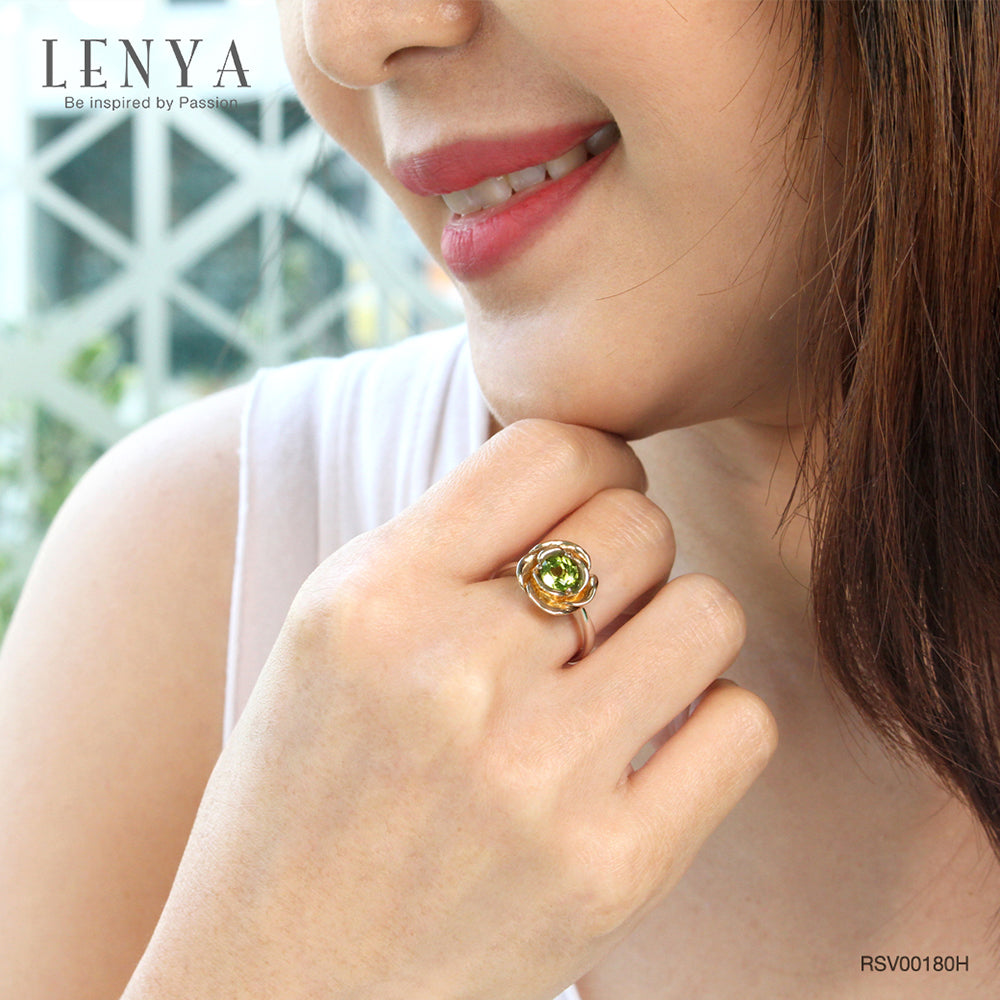 LENYA แหวนดอกกุหลาบ ประดับเพอริดอท ตัวเรือนเงินแท้ชุบทองคำขาวและทอง 18K ที่กลีบกุหลาบ เพิ่มความโดดเด่นไม่ซ้ำใคร