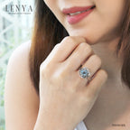 LENYA แหวนบลูโทแพซ รูปดอกกุหลาบ ตัวเรือนเงินแท้ชุบทองคำขาว ให้ความรู้สึกผ่อนคลายความเครียด