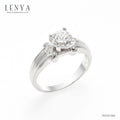 LENYA แหวน DiamondLike เม็ดใหญ่ใจกลางเรือน เรียบหรูมีระดับประดับด้วย Cubic Zirconia ตัวเรือนทำจากเงิกแท้ ชุบด้วยทองคำขาวสว่างทุกองศา สะกดทุกสายตา