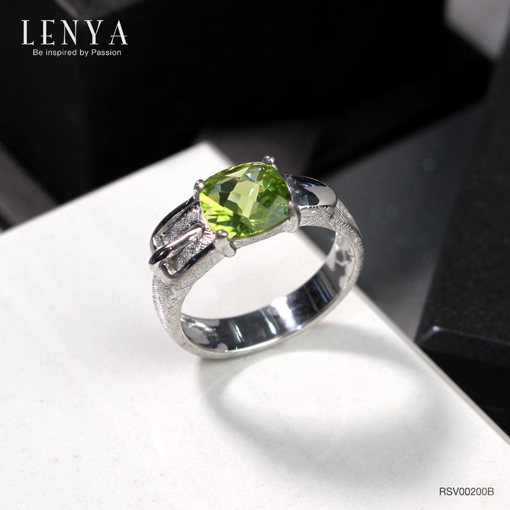 LENYA แหวนหัวเข็มขัด ดีไซน์เก๋ไก๋ ประดับด้วยด้วยพลอย เพอริดอท(Peridot) เจียระไนหน้าตาราง ตัวเรือนเงินแท้925 ชุบด้วยทองคำขาว