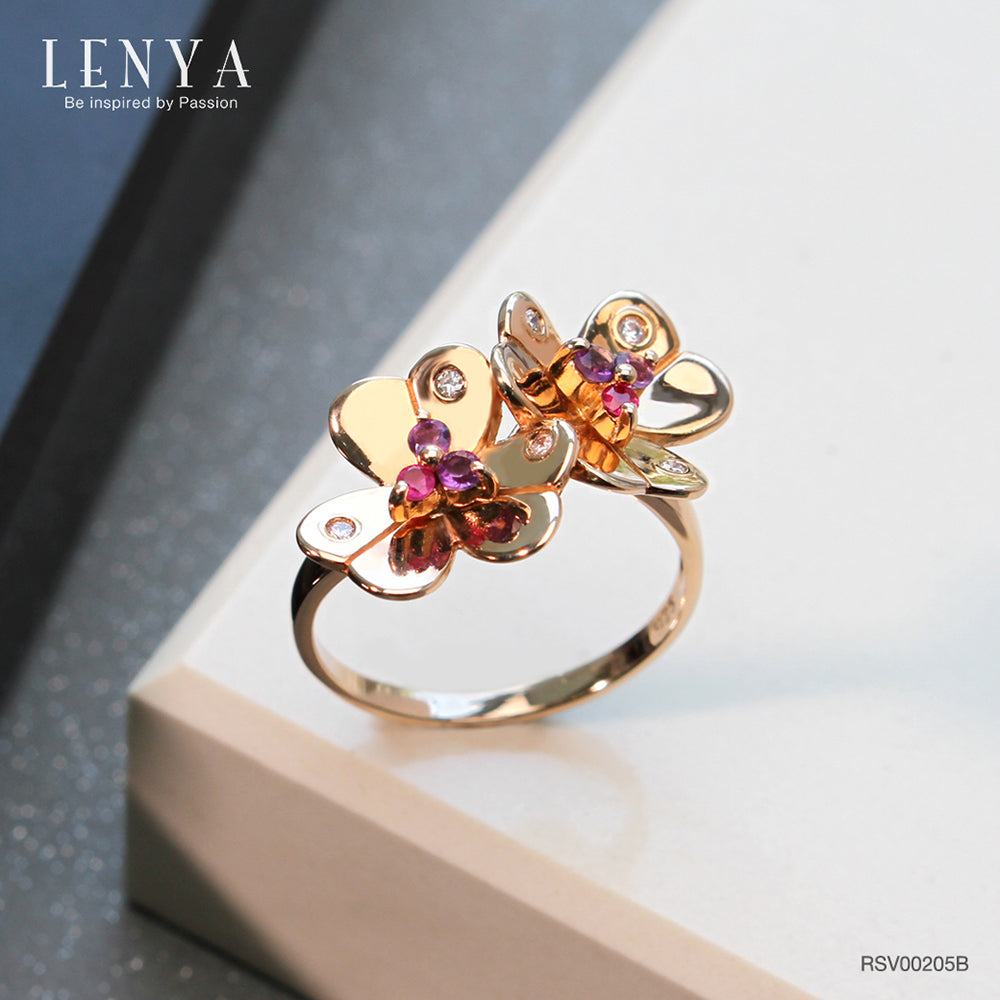 LENYA แหวนพลอยแท้หลากสีสันด้วยดีไซน์สุดหวาน ดอกไม้คู่บานสะพรั่งสำหรับต้อนรับหน้าร้อนนี้ บนตัวเรือนเงินแท้ชุบสีพิงค์โกลด์แท้