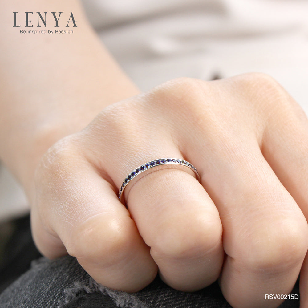 LENYA แหวน LENYA ETERNAL ประดับด้วย SWAROVSKI ZIRCONIA สีน้ำเงิน บนตัวเรือนเงินแท้ชุบทองคำขาวแท้ ดีไซน์แบบแถวเดี่ยวเต็มวง สวยคลาสสิค
