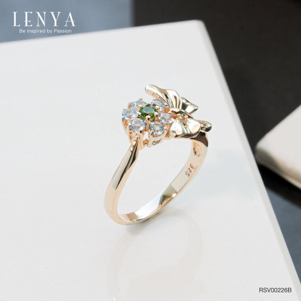 LENYA แหวนดีไซน์น่ารัก ผีเสื้อและดอกไม้ประดับพลอยบลูโทปาซ(Blue Topaz) และพลอยโครมไดออฟไซด์ (Chrome diopsid) ตัวเรือนเงินแท้ชุบสีพิงค์โกลด์
